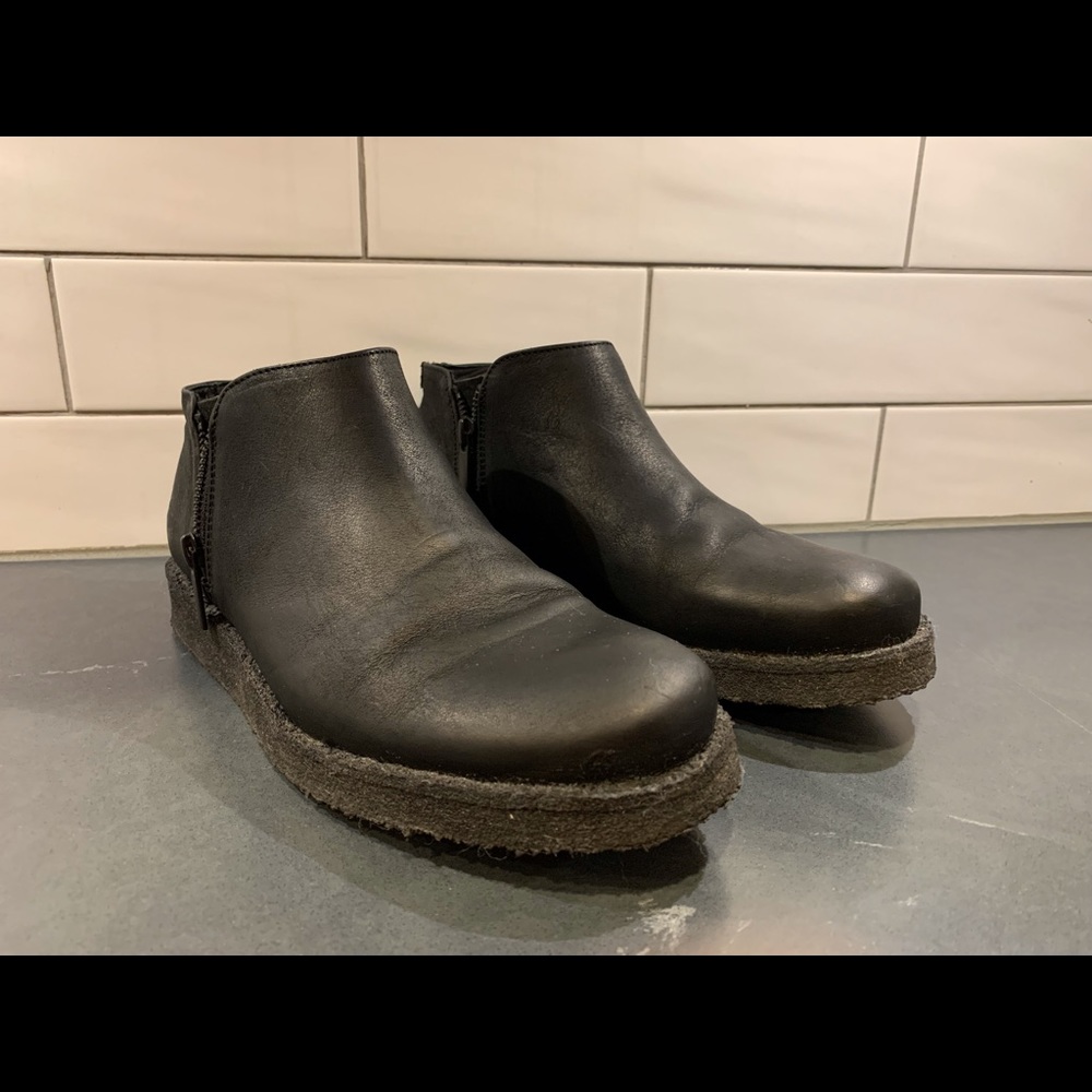 Fluevog Women’s 9 Leather Bootie Crowsnest